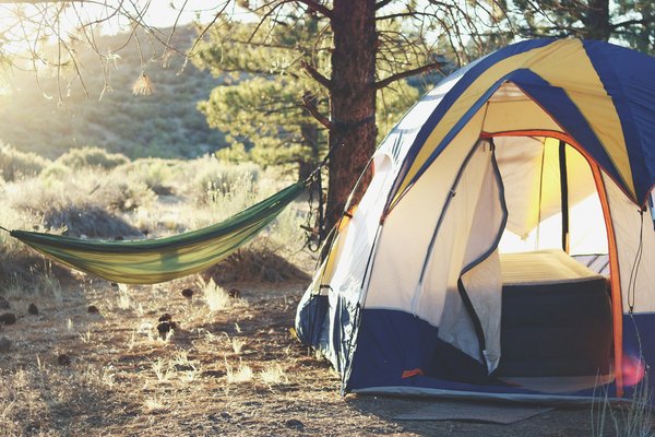 Comment choisir une tente anti-UV pour un camping en plein désert?