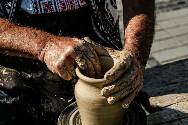 Quelle croisière permet de participer à des ateliers de poterie avec des artisans locaux en Asie du Sud-Est?
